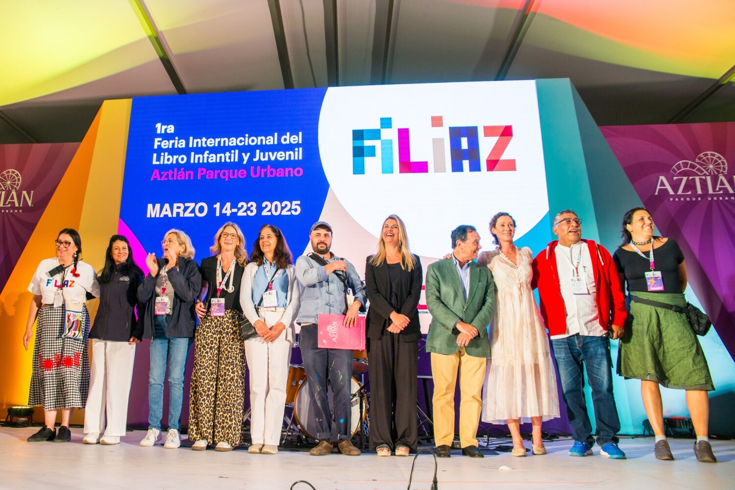 La magia de los libros conquista: concluye con éxito la primera edición de la Feria Internacional Infantil y Juvenil Aztlán | #Libros #Interés